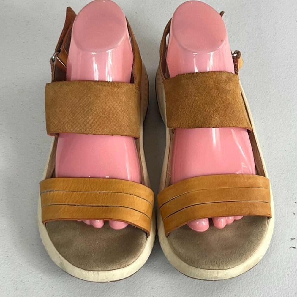Bionico Sandals Women's Size 9.5 M Leather Strap Brown Tan Hoop and Loop